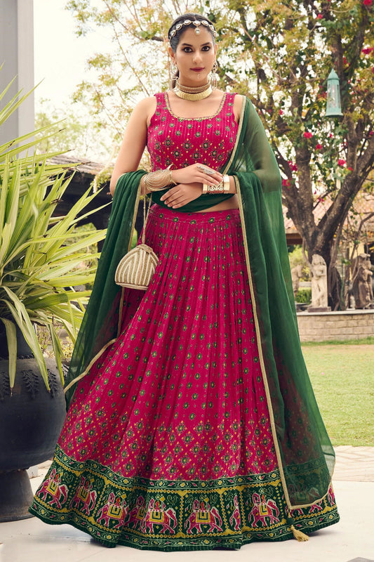 चिनॉन फैब्रिक रानी कलर रिवेटिंग रेडीमेड लहंगा