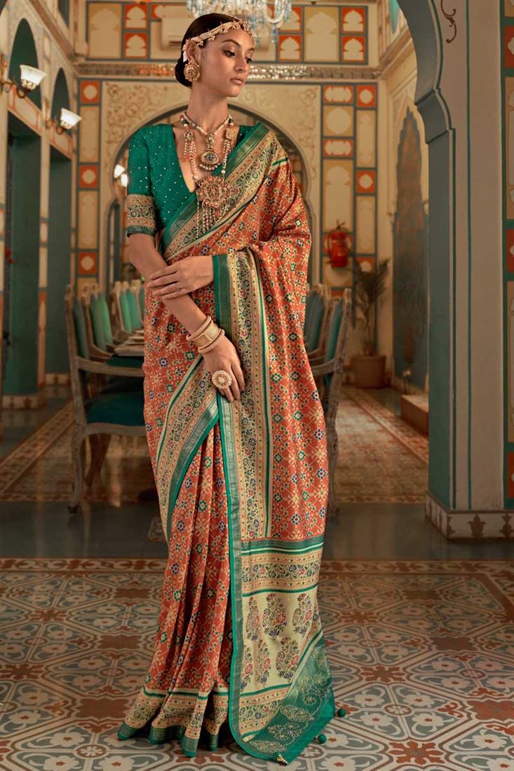 आर्ट सिल्क फ़ैब्रिक ऑरेंज कलर इंपीरियल पटोला प्रिंटेड वर्क साड़ी