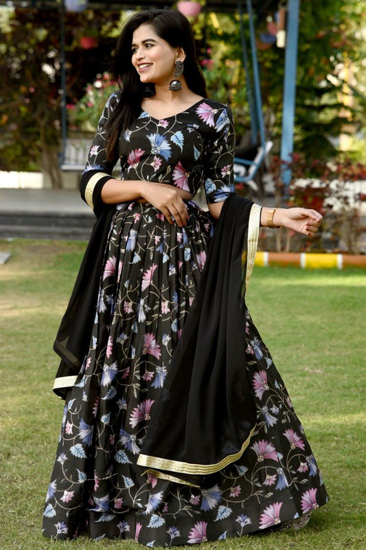 चिनॉन फैब्रिक ब्लैक कलर विंसम प्रिंटेड लहंगा