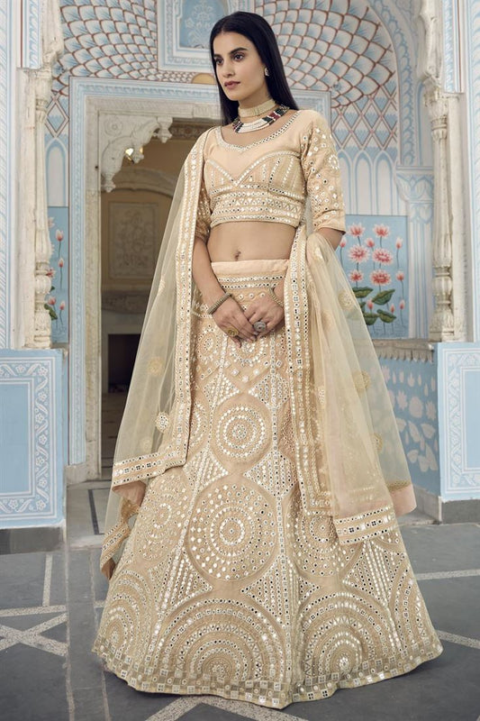 ऑर्गेंजा फैब्रिक में एक्सक्लूसिव बेज कलर की कढ़ाई वाला संगीत वियर लहंगा चोली