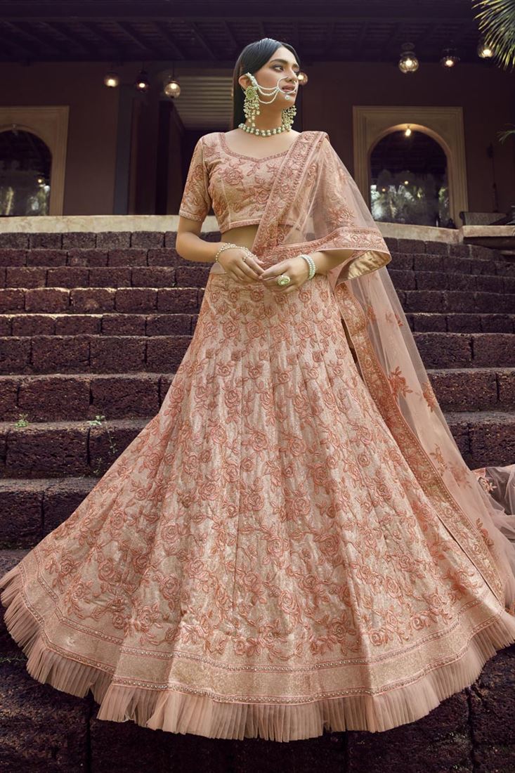 एक्सक्लूसिव पीच जॉर्जेट फ़ैब्रिक डिज़ाइनर वेडिंग वियर लहंगा चोली