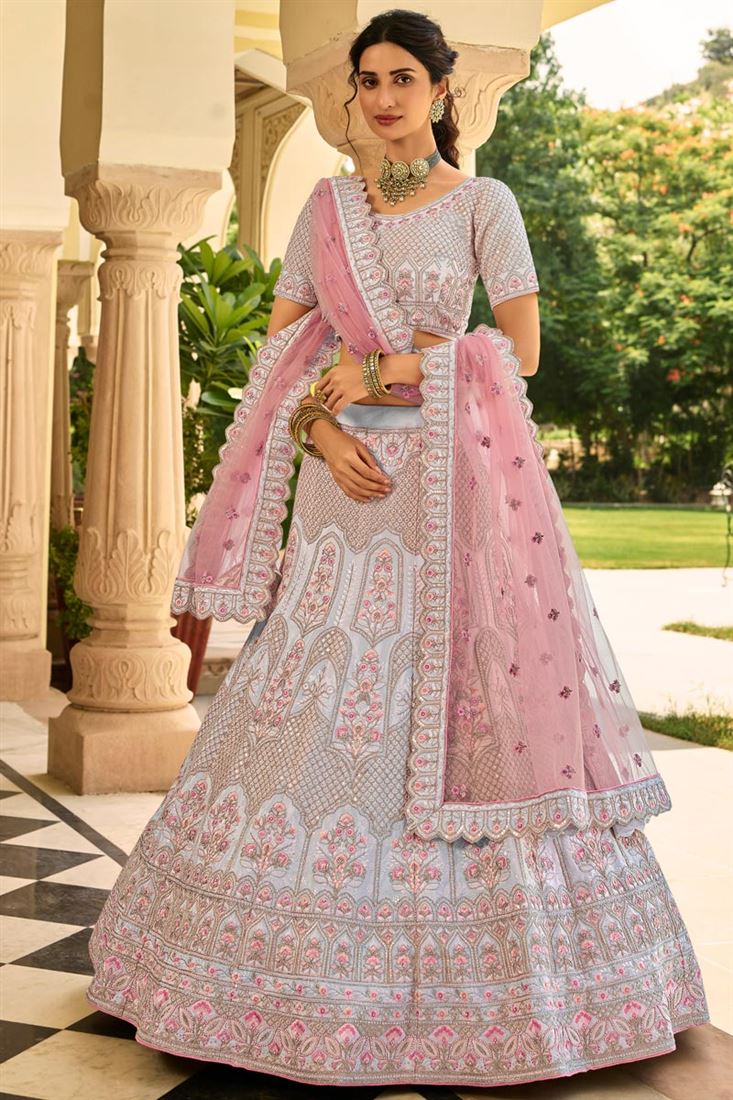 एक्सक्लूसिव क्रेप फैब्रिक लाइट सियान कलर भव्य लेहेंगा चोली