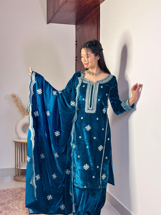 महिलाओं के लिए कॉटन ब्लेंड कुर्ता पैंट दुपट्टा सेट