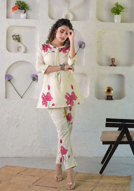 जीवंत बहुरंगी को-ऑर्ड सेट