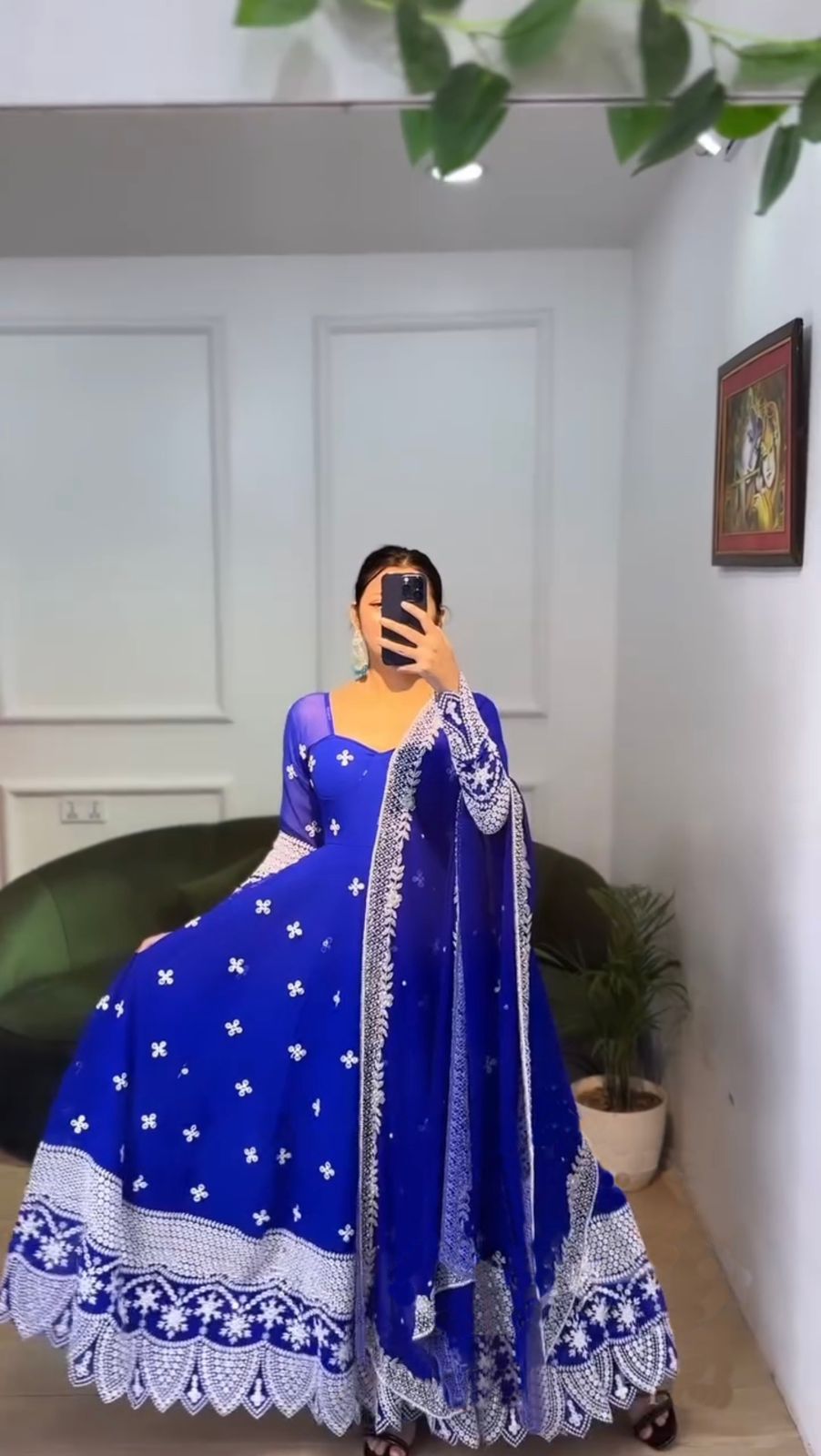 शानदार स्टाइल के लिए ग्लैमरस फॉक्स जॉर्जेट सूट