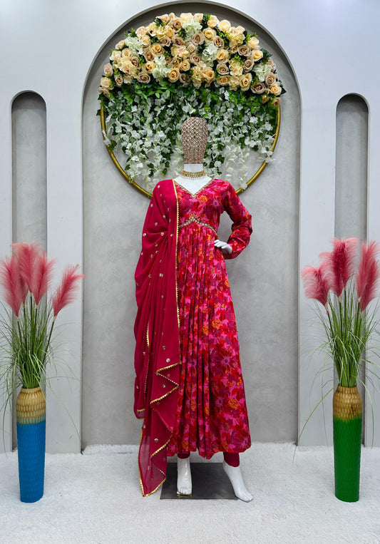 सुरुचिपूर्ण सूट सेट - हाथ के काम के साथ मलमल