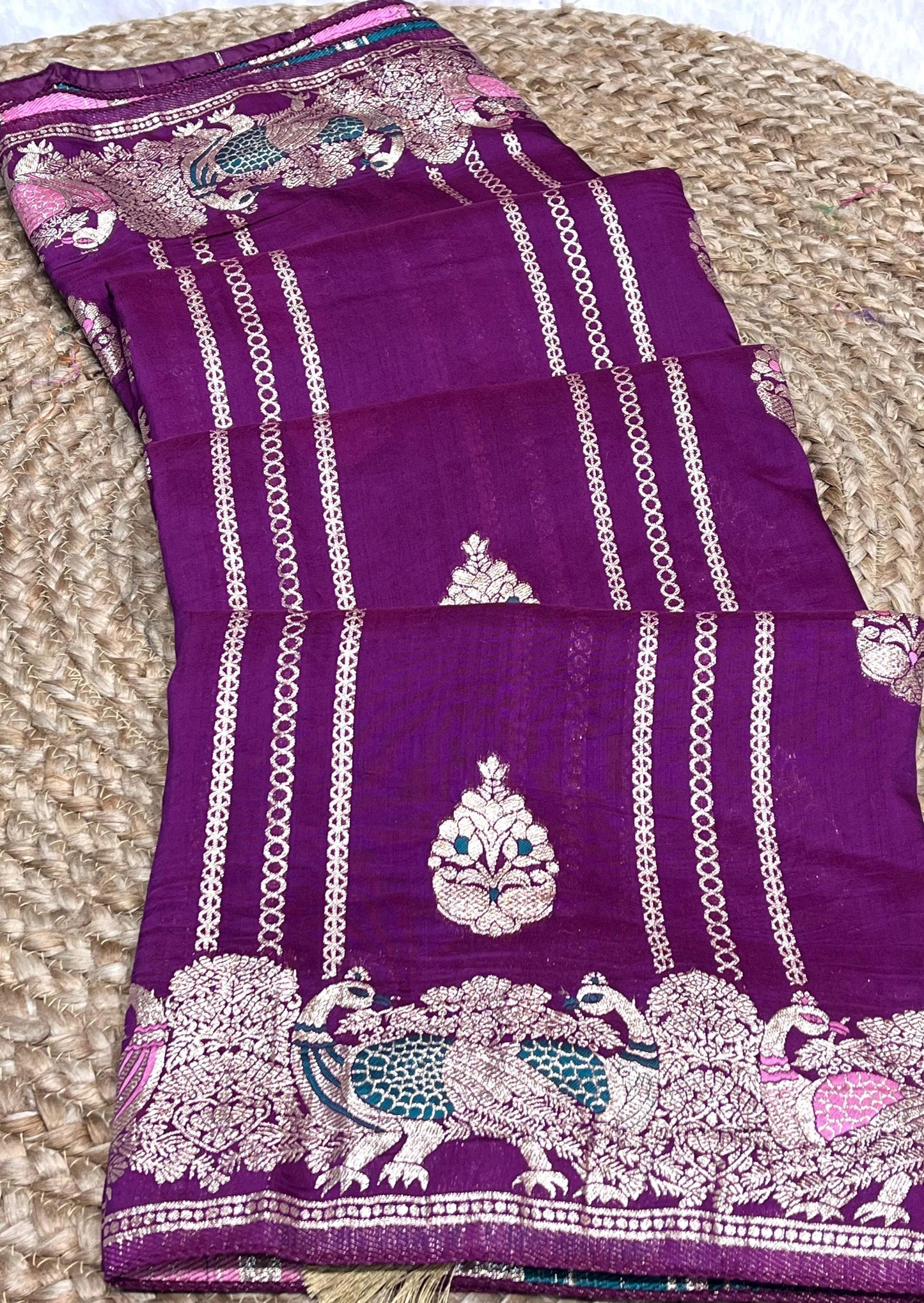 निजयति- सुन्दर बने रहना (फैंसी सिल्क) 