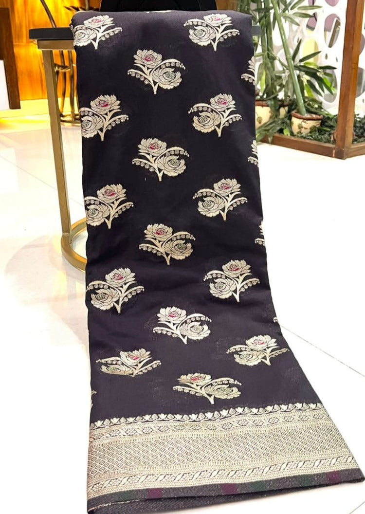 फूलों की बारिश- सिल्क साड़ी 