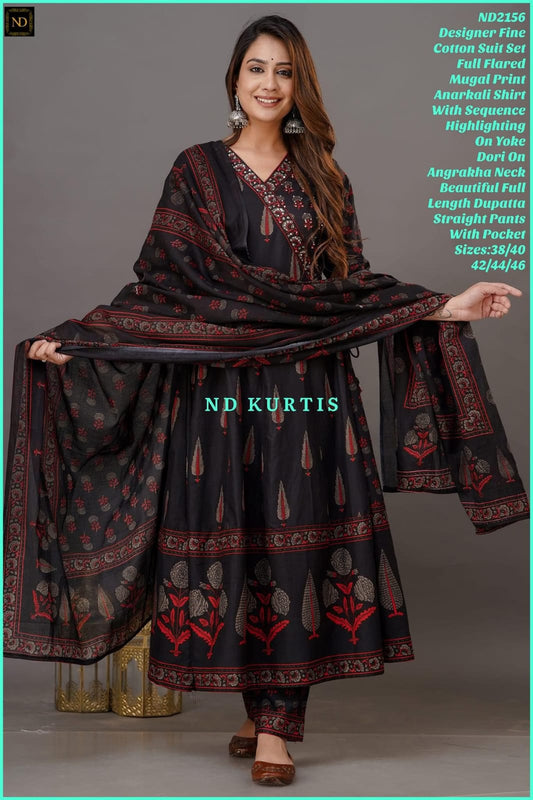 उत्तम लालित्य: भारी मलमल दुपट्टा फैब्रिक सेट पर हाथ से कढ़ाई की गई गर्दन डिजाइन