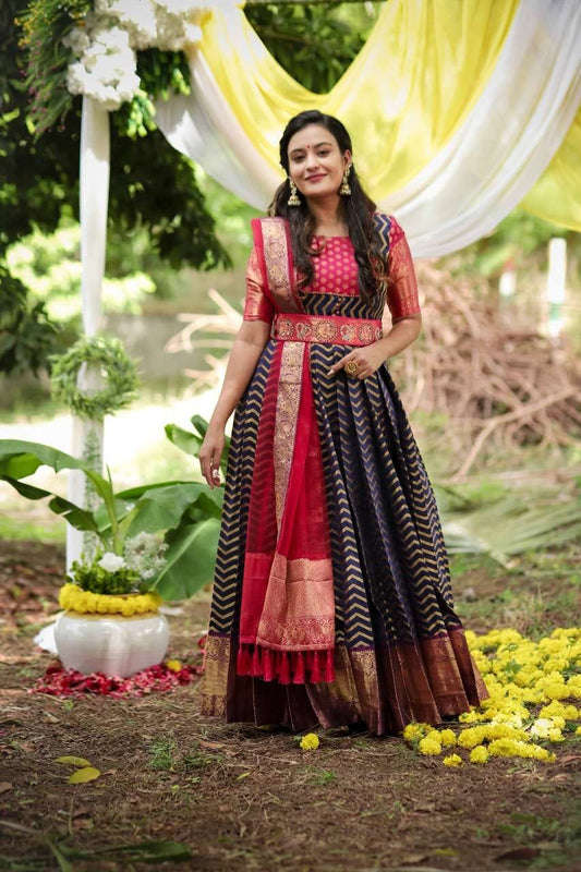 उत्तम बुनाई वाला पट्टू गाउन