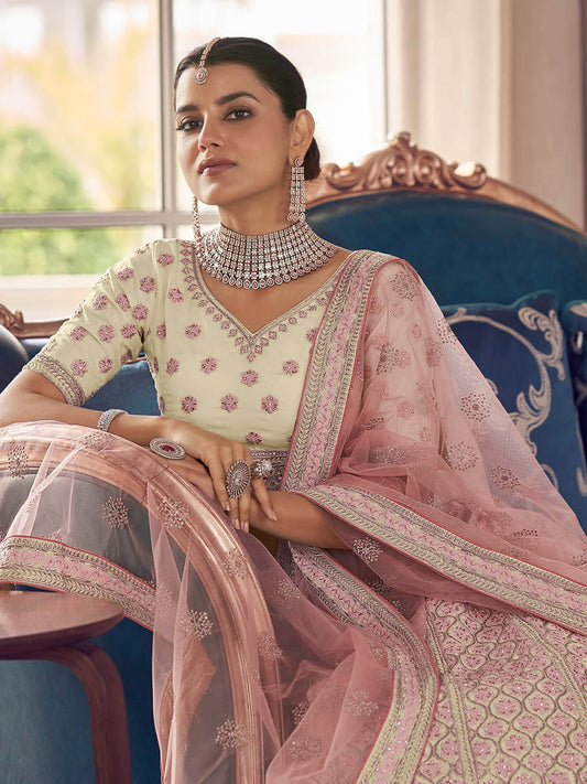 सफ़ेद आर्ट सिल्क भारी कढ़ाई वाला लहंगा