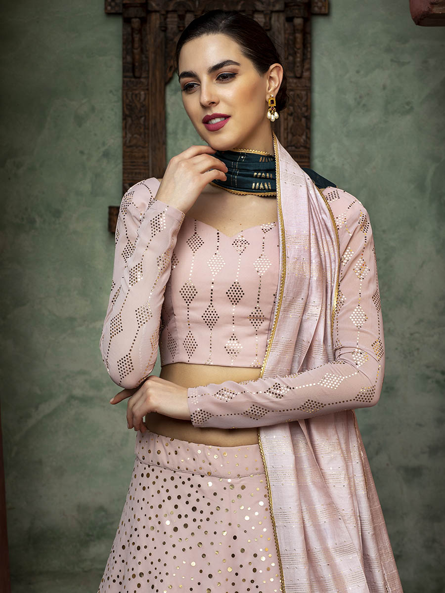 डस्टी पिंक जॉर्जेट कढ़ाई वाला डिजाइनर लहंगा