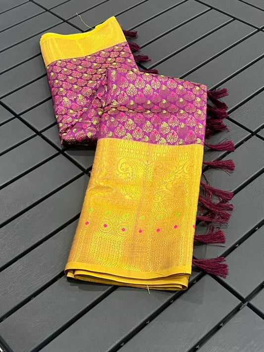 खूबसूरत क्लासिक गोल्ड ब्रॉडर वर्क साड़ी