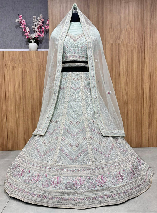शानदार सफ़ेद रंग का नेट पार्टीवियर रिसेप्शन स्पेशल लहंगा चोली