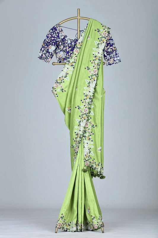 कढ़ाई वर्क और फैंसी कट वर्क बॉर्डर के साथ आकर्षक विचित्रा सिल्क साड़ी 