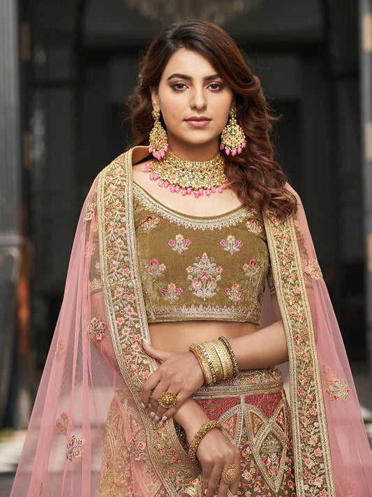 जैतून हरा मखमल कढ़ाई डिजाइनर लेहेंगा