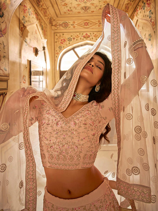 पीच क्रेप कढ़ाई वाला लहंगा