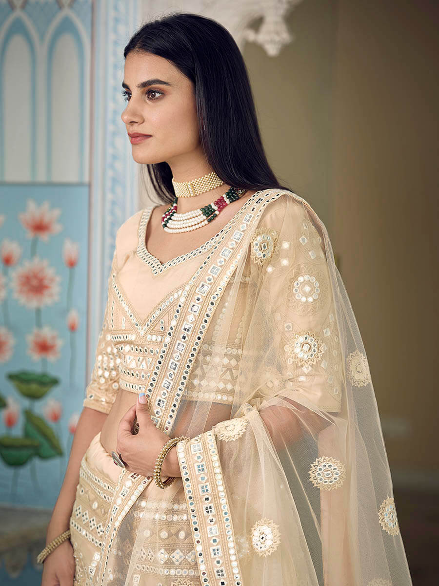 क्रीम ऑर्गेना कढ़ाई वाला लहंगा