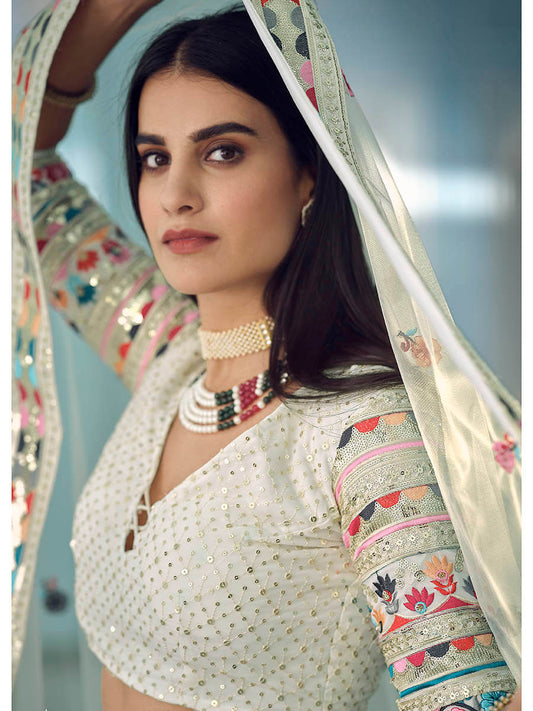 सफेद गोर्जेट कढ़ाई वाला लहंगा
