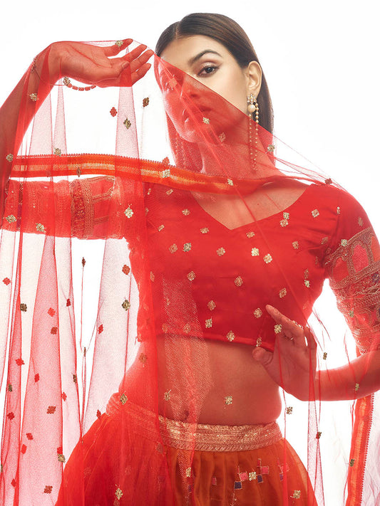 मस्टर्ड सैटिन जॉर्जेट कढ़ाई वाला डिज़ाइनर लहंगा