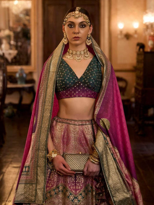 मल्टीकलर रजवाड़ी सिल्क मिरर वर्क ब्राइडल डिज़ाइनर लहंगा