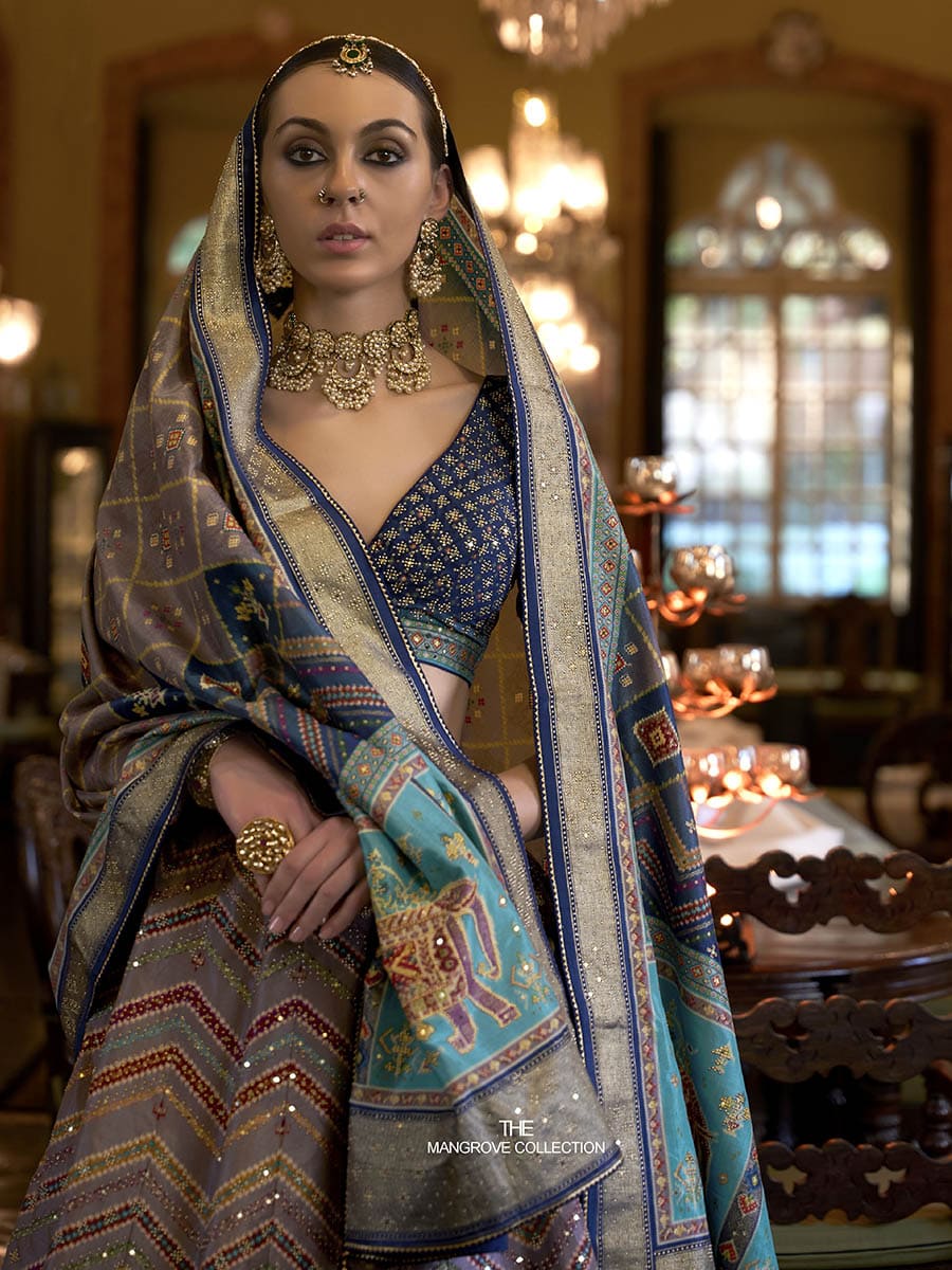 मल्टीकलर रजवाड़ी सिल्क मिरर वर्क ब्राइडल डिज़ाइनर लहंगा