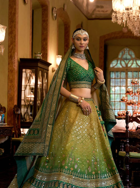 मल्टीकलर रजवाड़ी सिल्क मिरर वर्क ब्राइडल डिज़ाइनर लहंगा