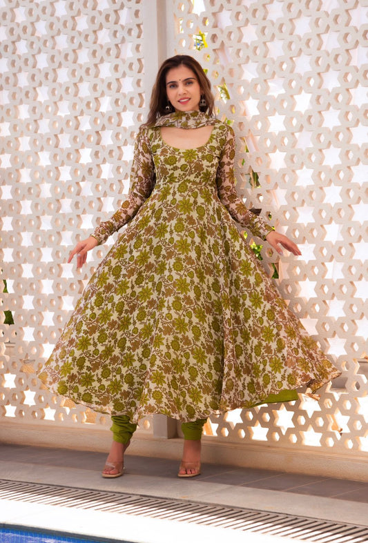 नया डिज़ाइनर गाउन-पैंट दुपट्टे के साथ