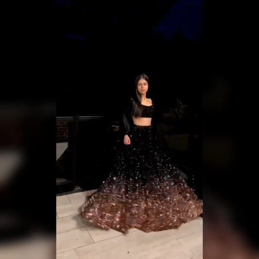 खूबसूरत आकर्षक जॉर्जेट वर्क वाला काले रंग का लहंगा चोली