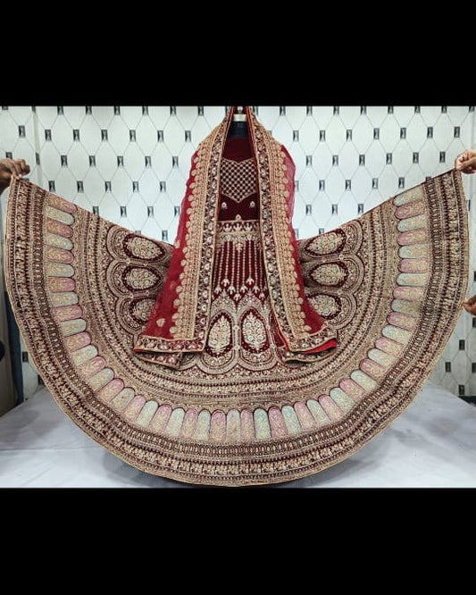 डिजाइनर जरकन वर्क डायमंड वर्क हैवी ब्राइडल लहंगा चोली
