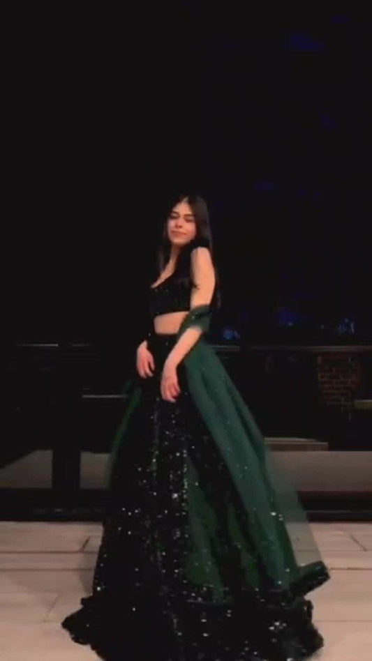 डिजाइनर हैवी सीक्वेंस वर्क लहंगा चोली