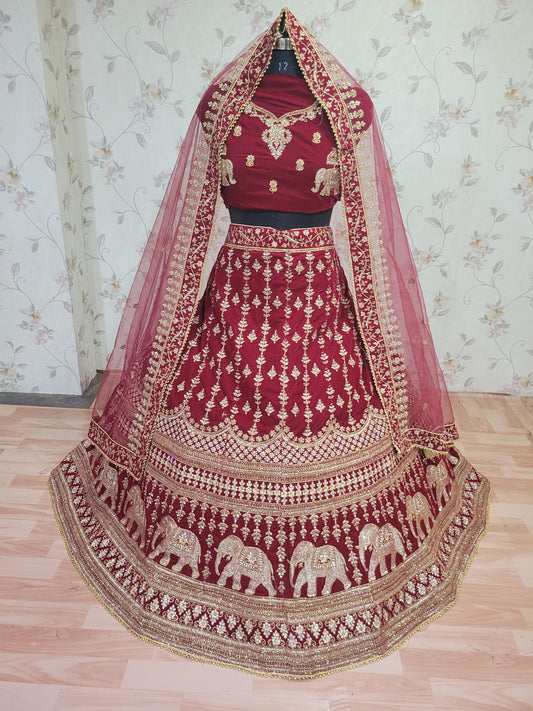 मैरून रंग हाथी डिजाइन जरकन वर्क और डायमंड वर्क ब्राइडल लेहेंगा चोली