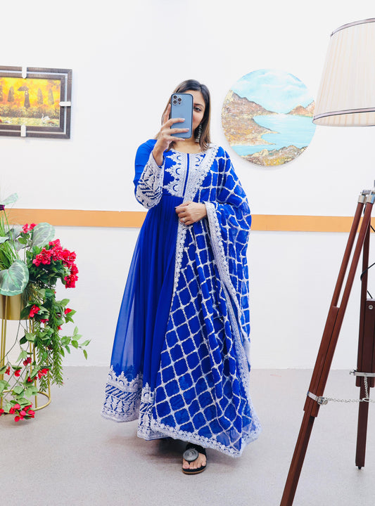 खूबसूरत जॉर्जेट सीक्वेंस वर्क गाउन