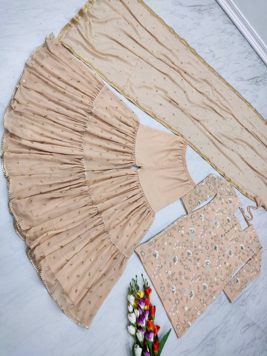 सुंदर बेज रंग कढ़ाई अनुक्रम काम शरारा सूट