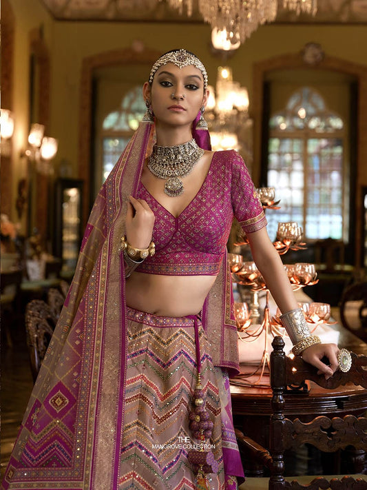 मल्टीकलर रजवाड़ी सिल्क मिरर वर्क ब्राइडल डिज़ाइनर लहंगा