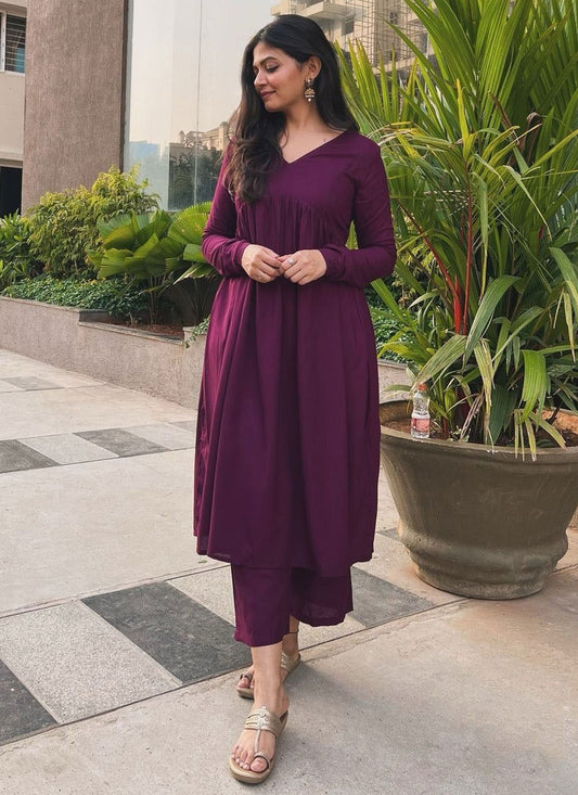 वाइन रेयान प्लेन वर्क कैजुअल कुर्ती